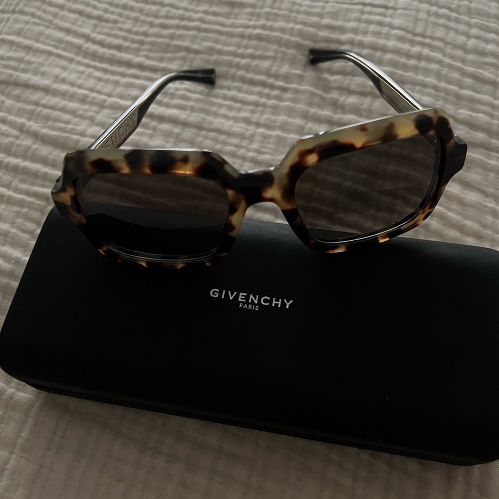 Givenchy sunglasses tortoise 100% Authentic